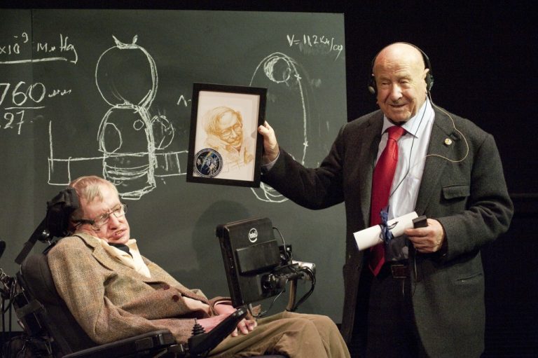Alexei Leonov presents his drawing to Prof Stephen Hawking 768x511 1