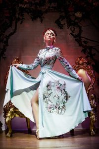 платье для блондинок от Карины Химчинской